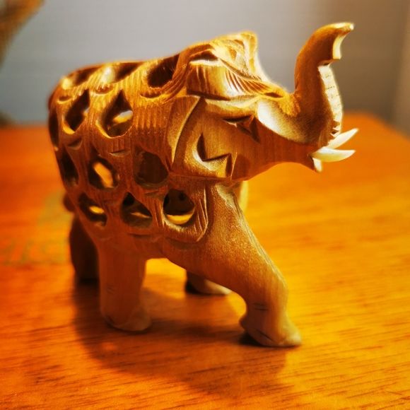 Vintage Hand Carved Wood Elephant with Baby Elephant Inside - Picture 4 of 14